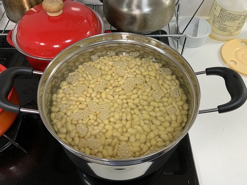 大豆を煮る